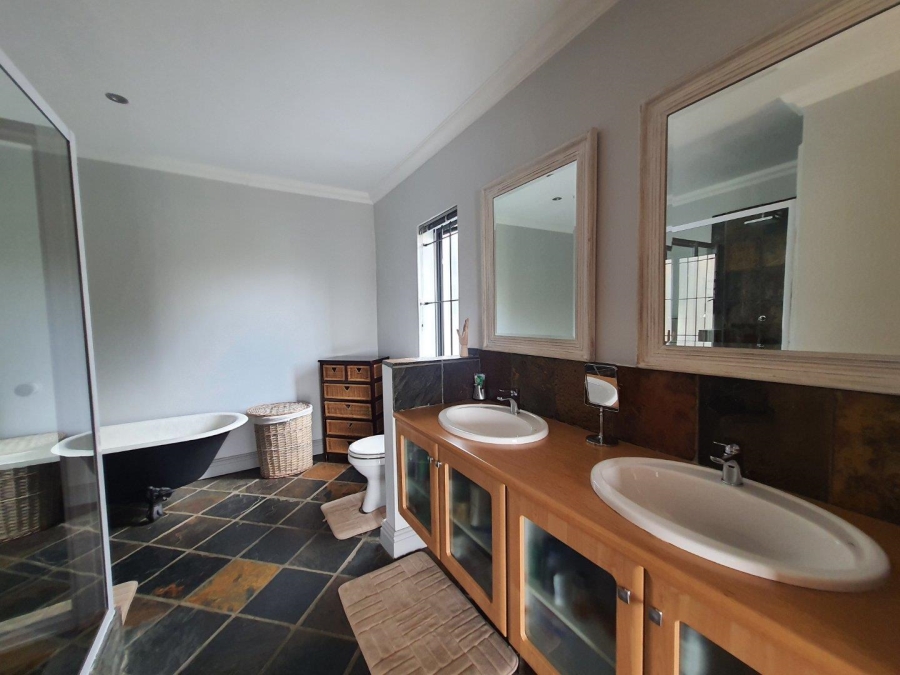 To Let 3 Bedroom Property for Rent in Oude Westhof Western Cape